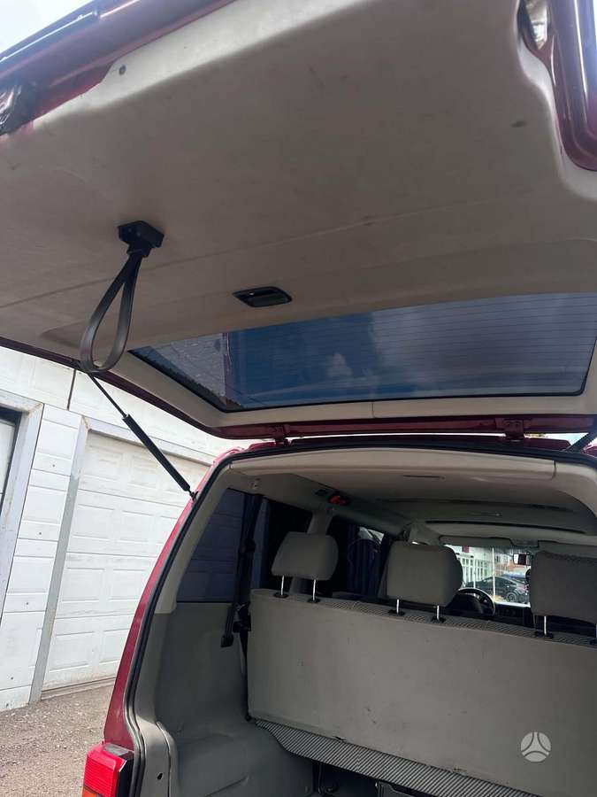 Volkswagen Caravelle - 4