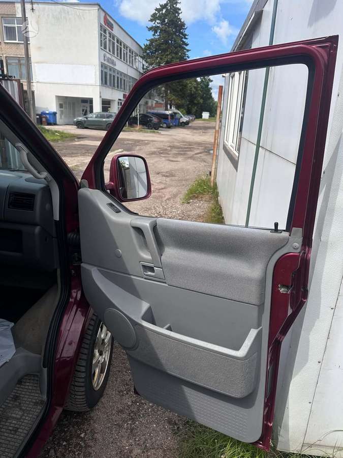 Volkswagen Caravelle - 7