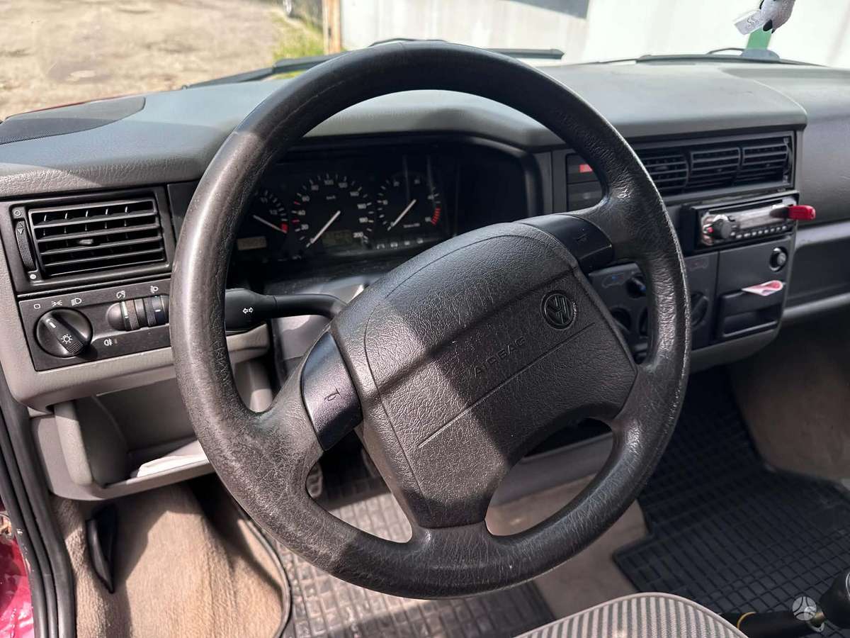 Volkswagen Caravelle - 10