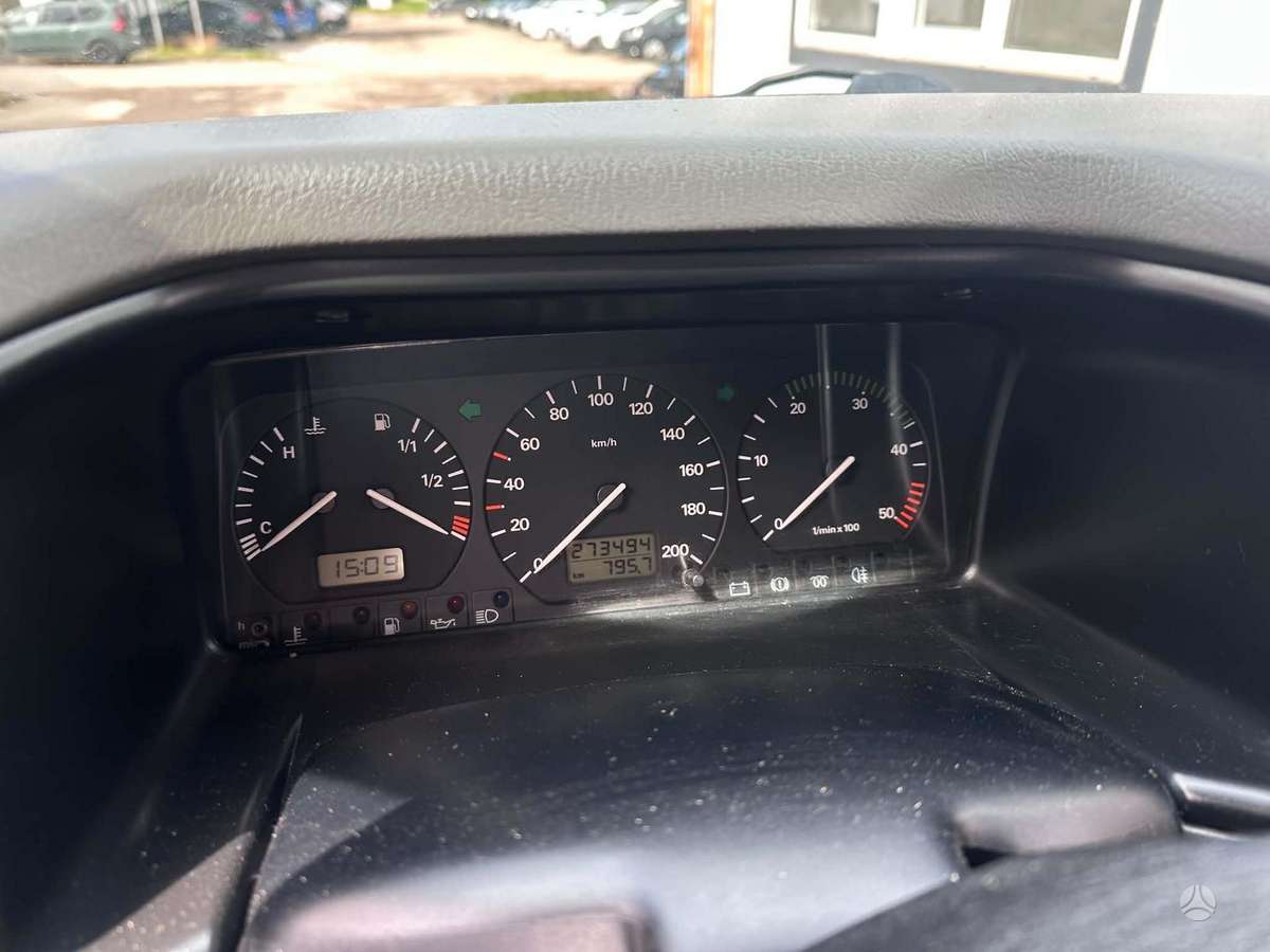 Volkswagen Caravelle - 11
