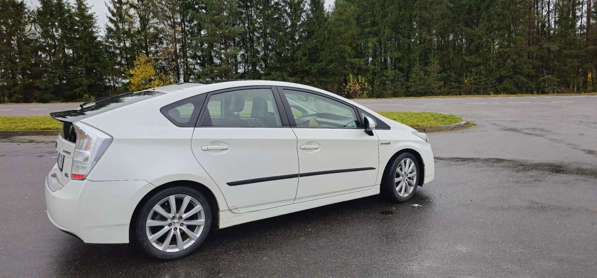 Toyota Prius - 3