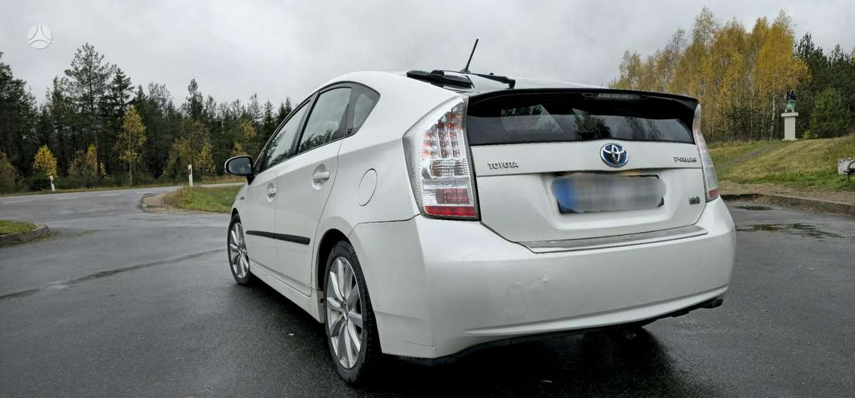 Toyota Prius - 4