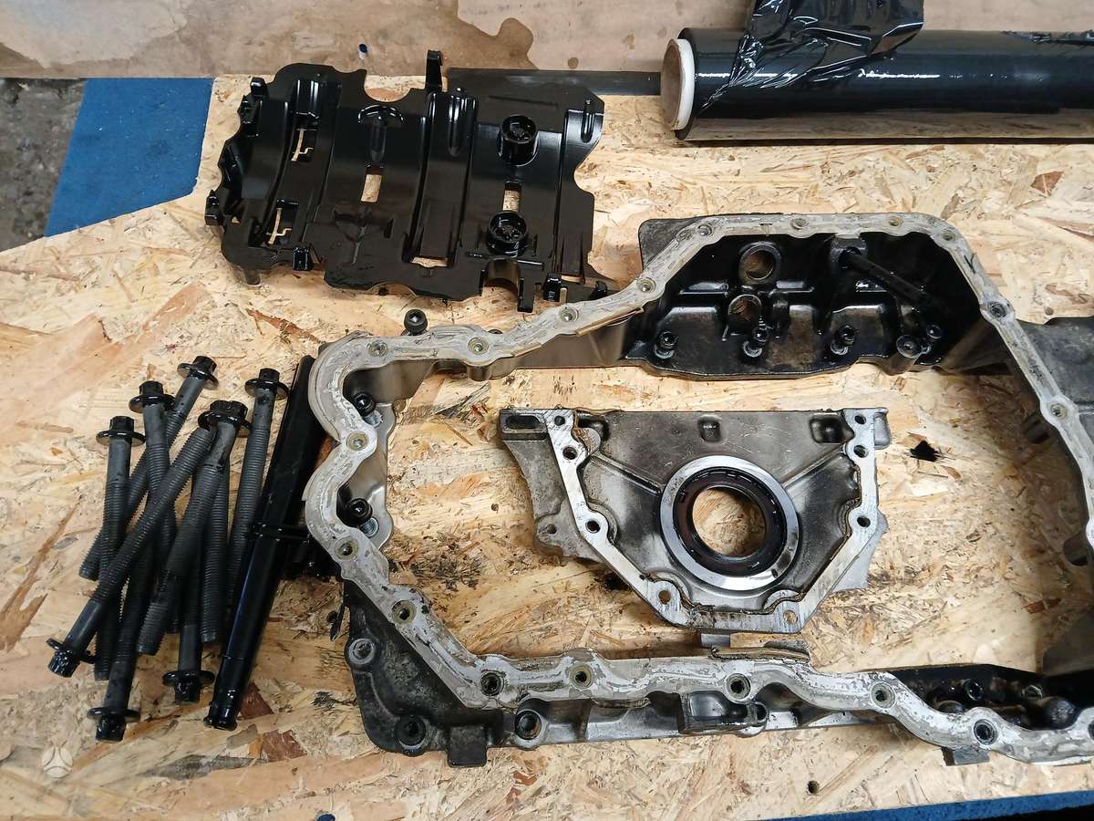 Ford Kuga variklio detalės