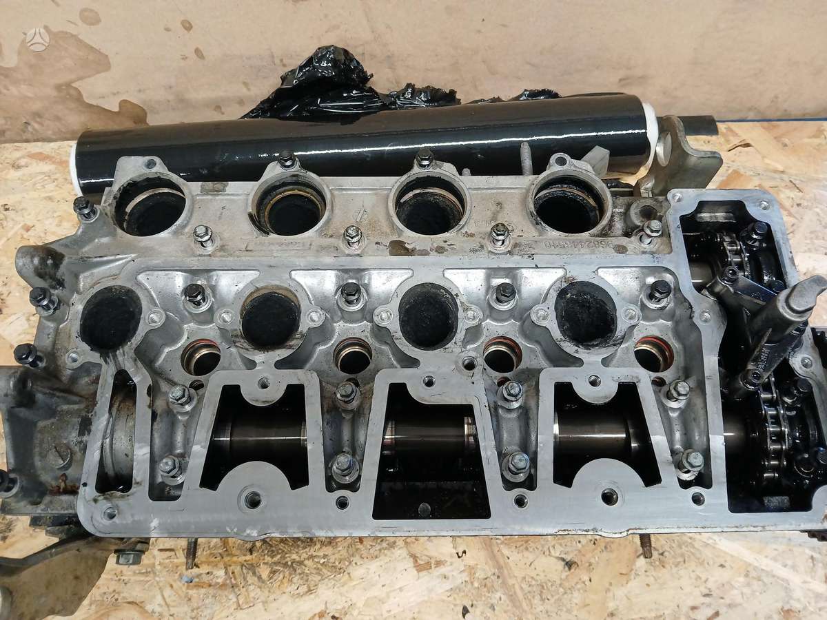 Ford Kuga variklio detalės