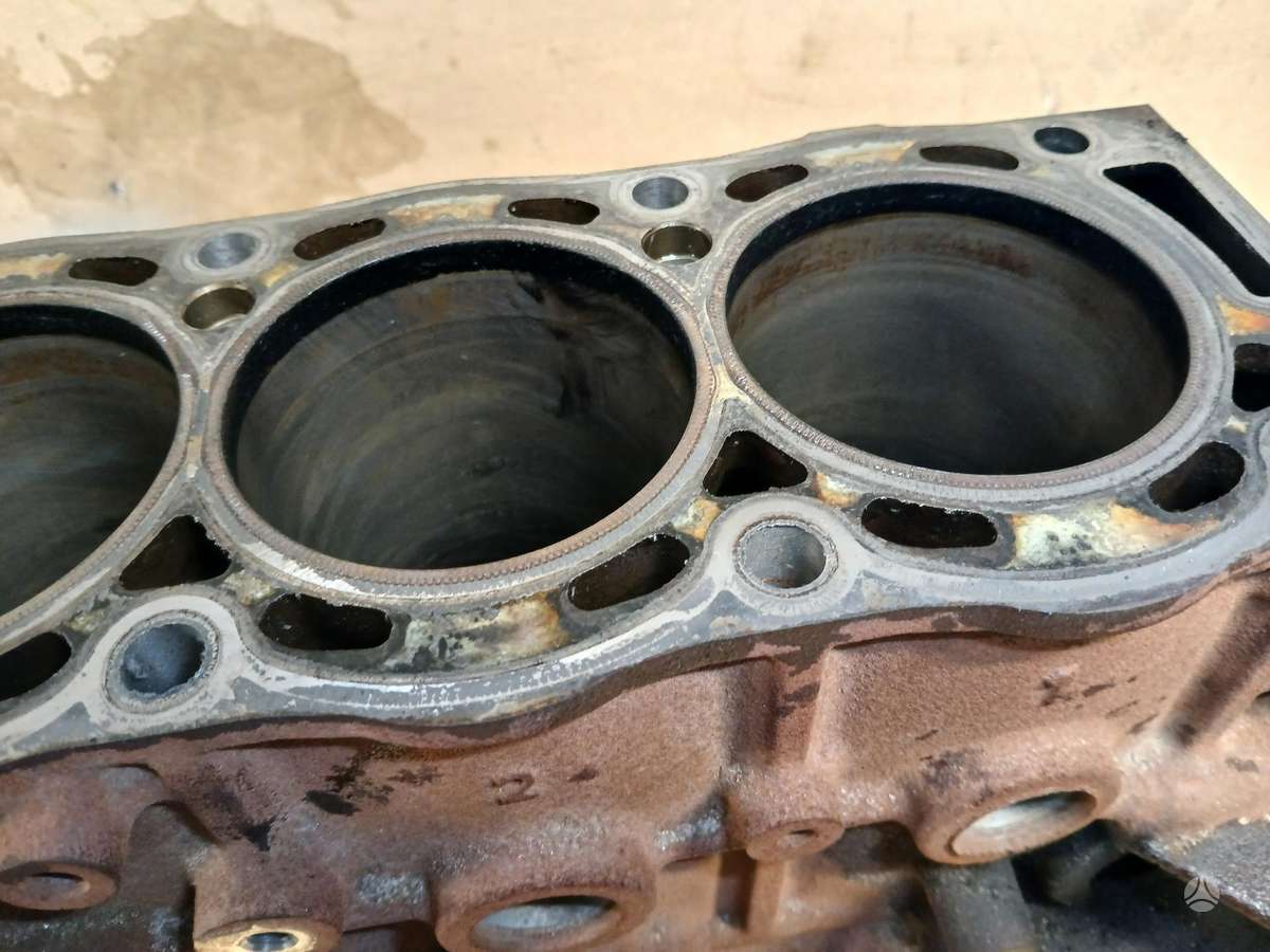 Ford Kuga variklio detalės