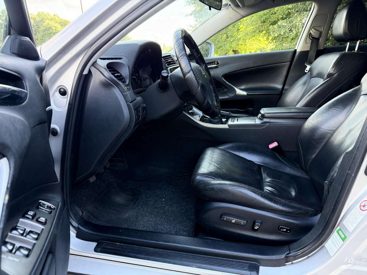 Lexus IS 220, 2.2 l., Седан