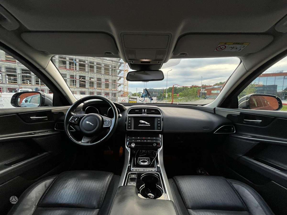 Jaguar XE, 2.0 l., Седан