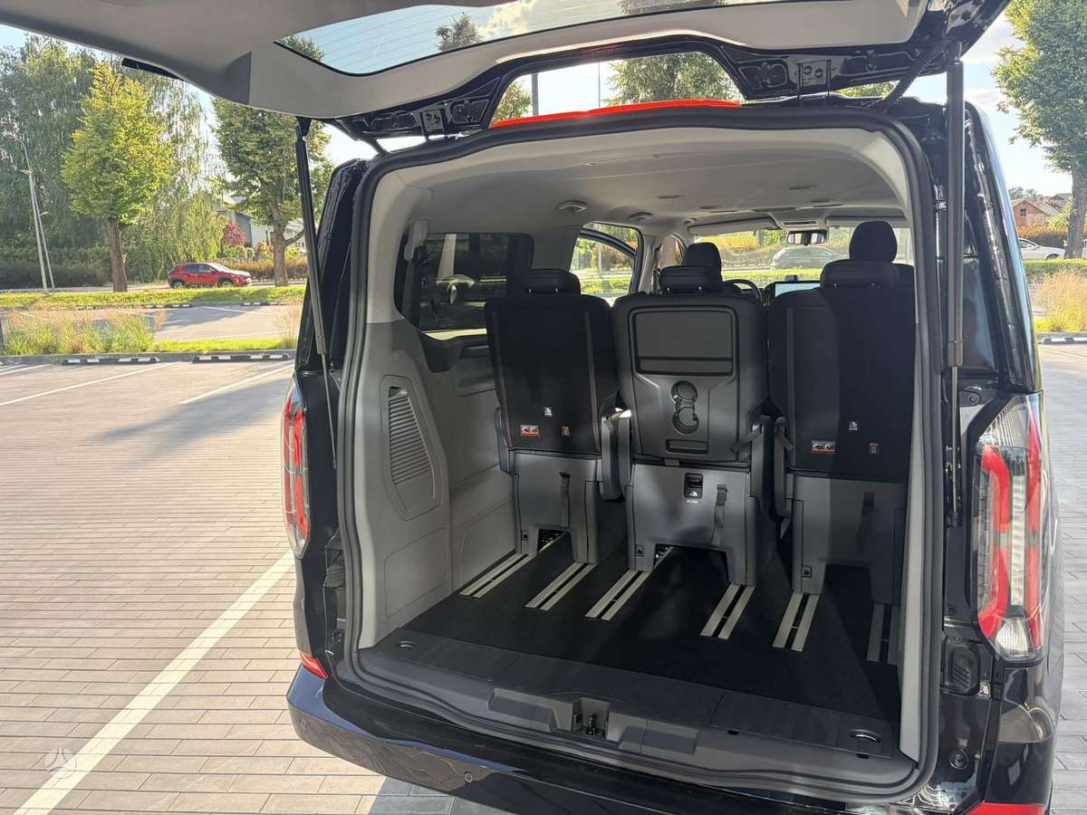 Ford Tourneo Custom, passenger minibus