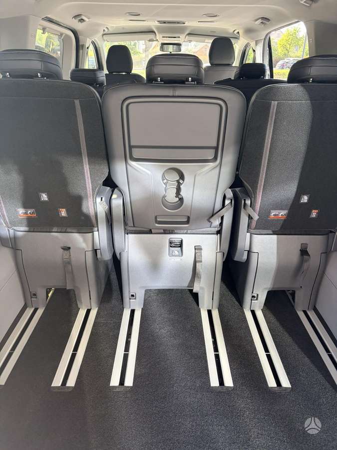 Ford Tourneo Custom, passenger minibus