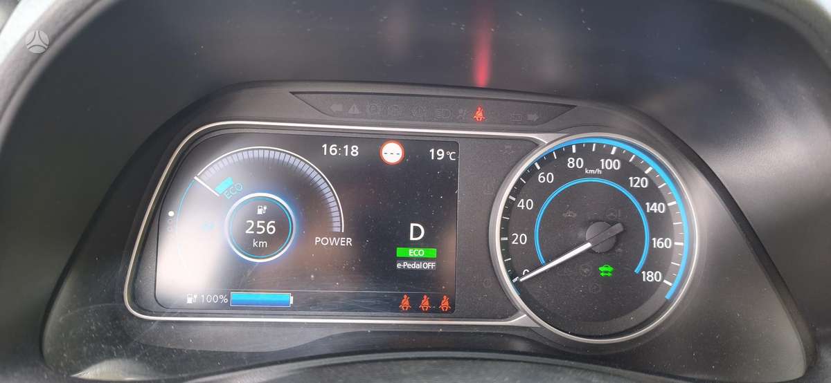 Nissan Leaf, 40 kWh, hatchback