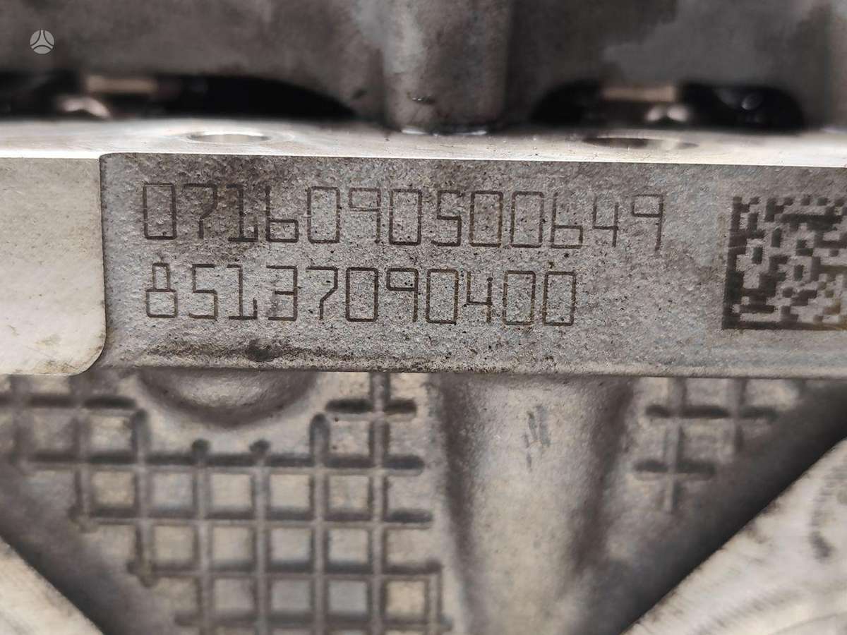 BMW 520, 8513709, cylinder head