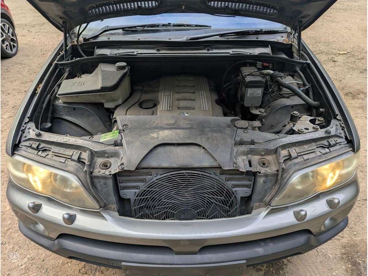BMW X5 engine