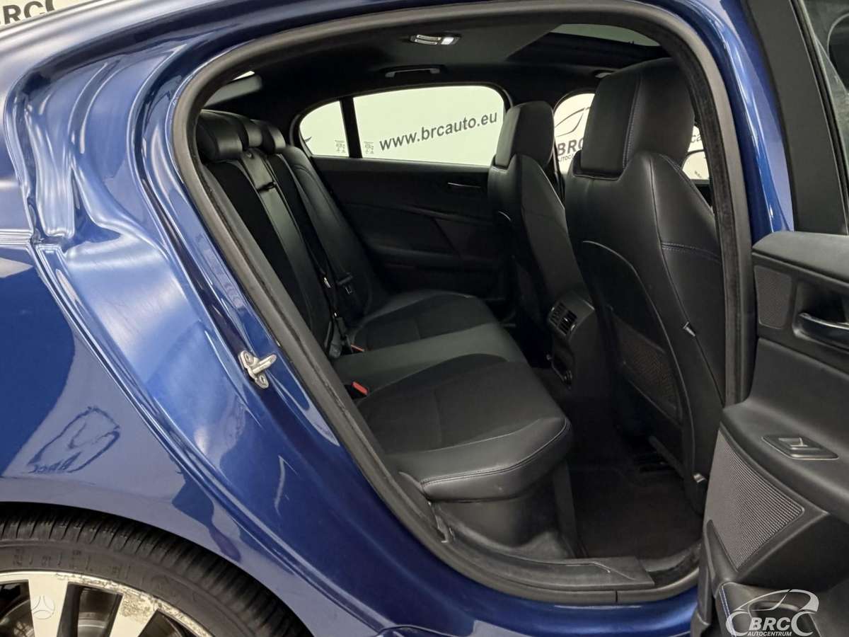 Jaguar XE, 2.0 l., Седан