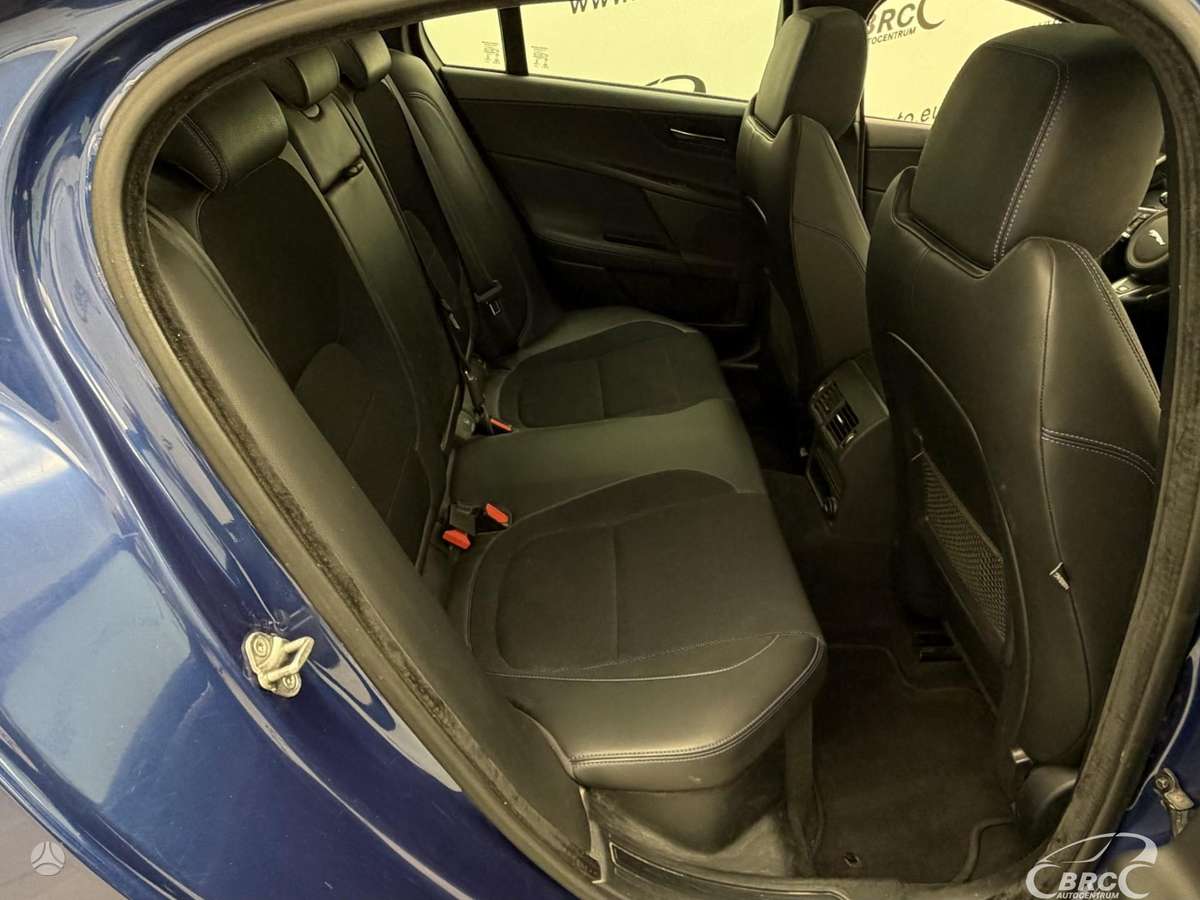 Jaguar XE, 2.0 l., Седан