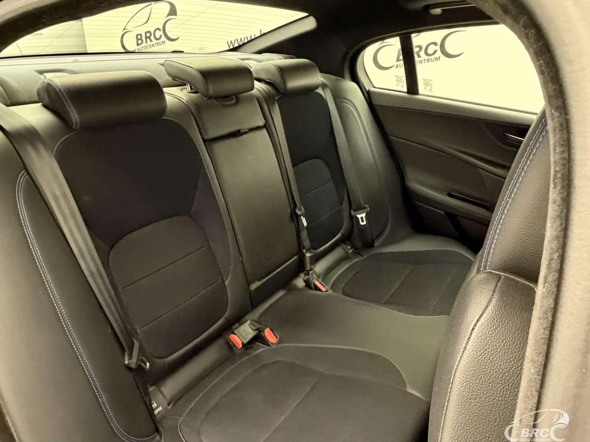 Jaguar XE, 2.0 l., Седан