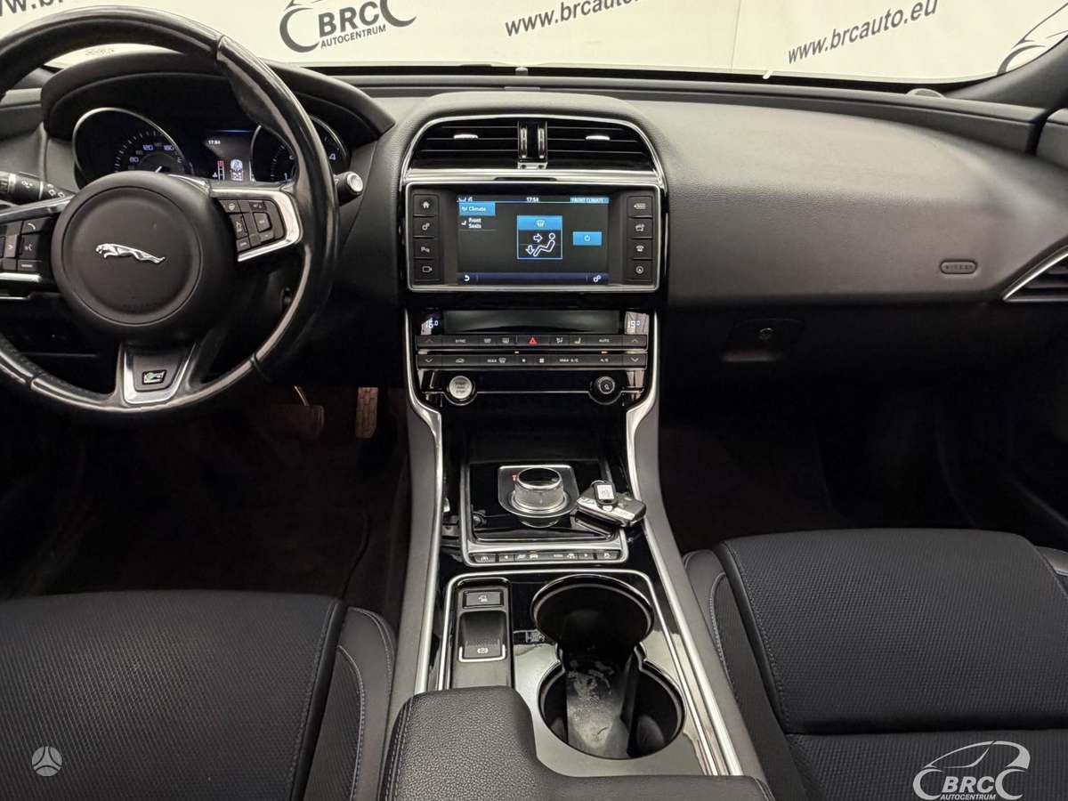 Jaguar XE, 2.0 l., Седан