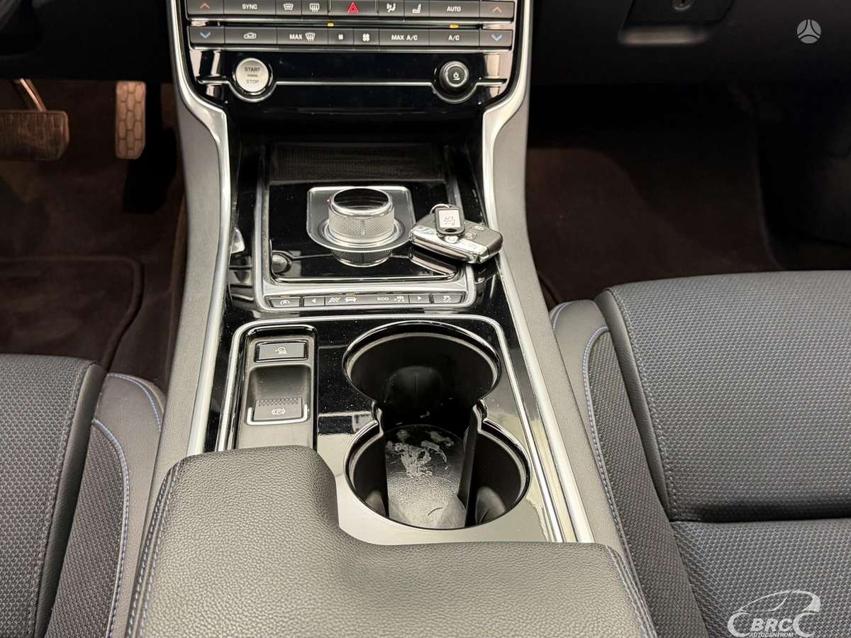 Jaguar XE, 2.0 l., Седан