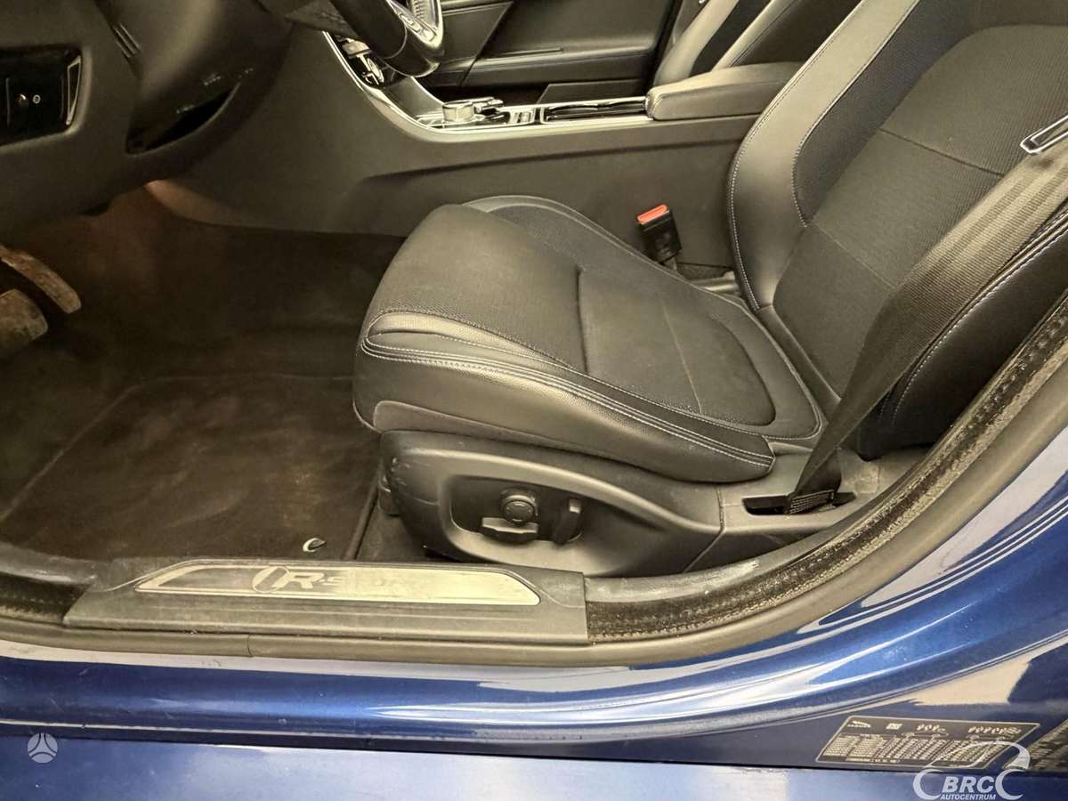 Jaguar XE, 2.0 l., Седан