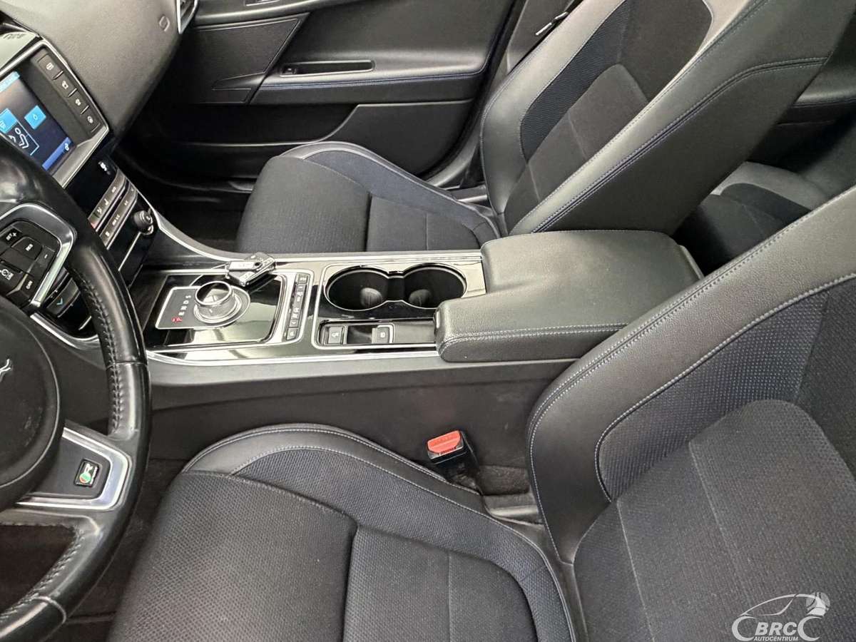 Jaguar XE, 2.0 l., Седан