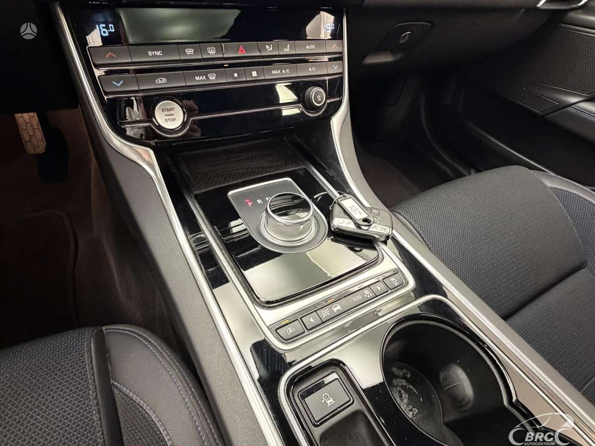 Jaguar XE, 2.0 l., Седан