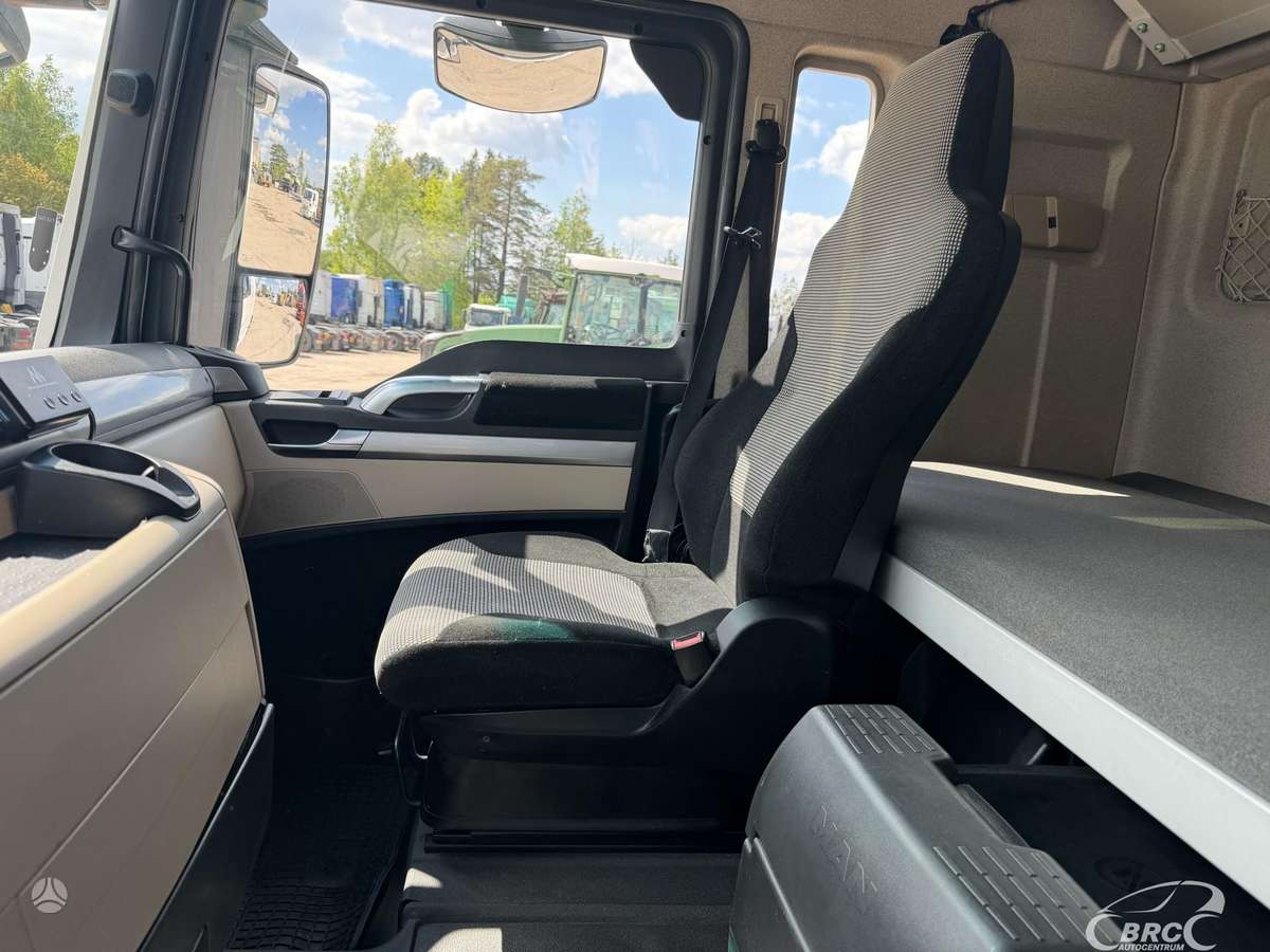 MAN TGX XXL, double sleeper