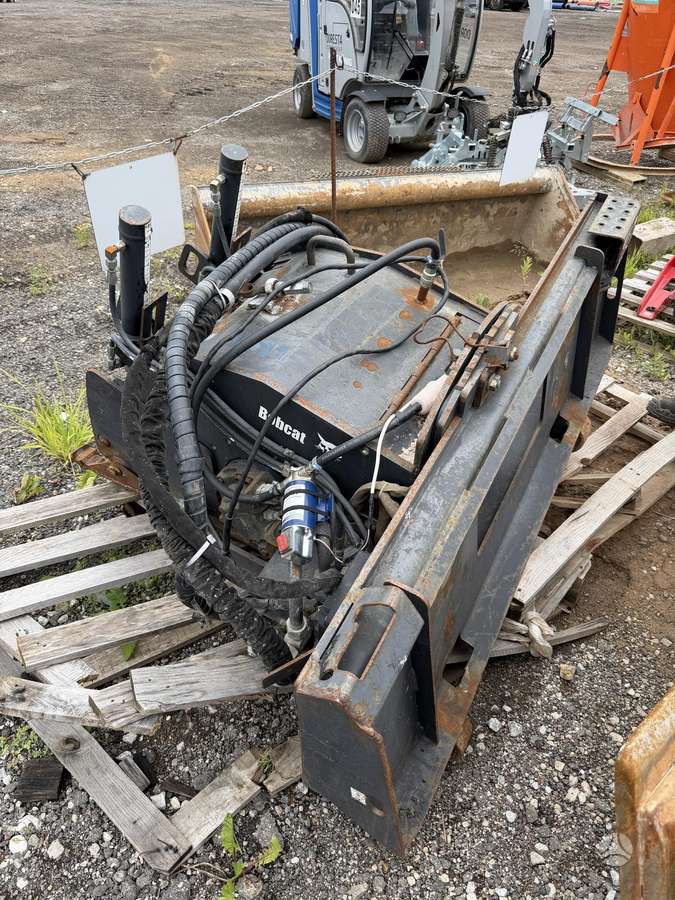 Bobcat 18PLA, frezos