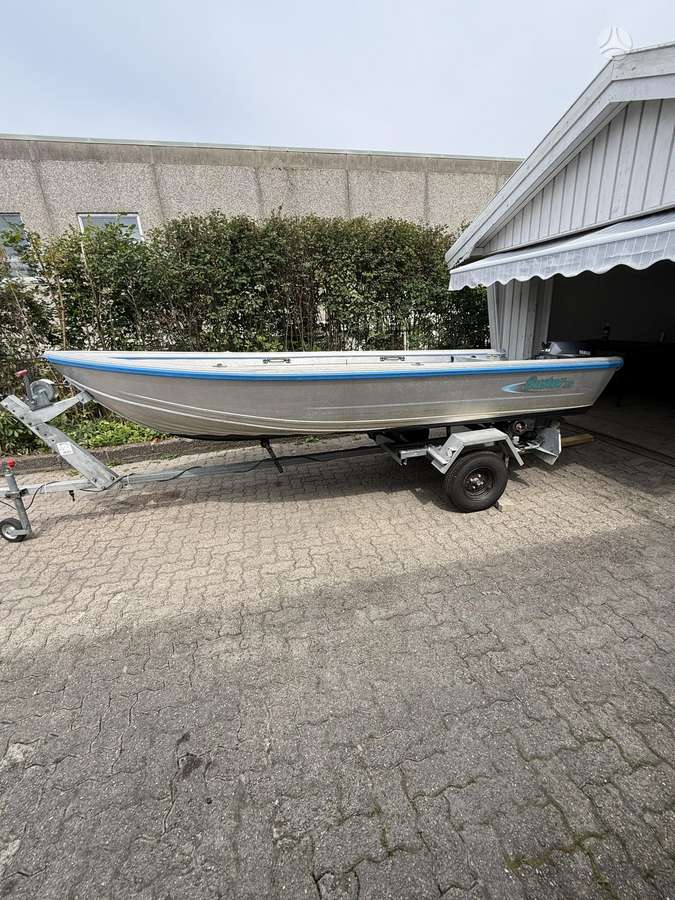 BUSTER XS, yachts / cruisers