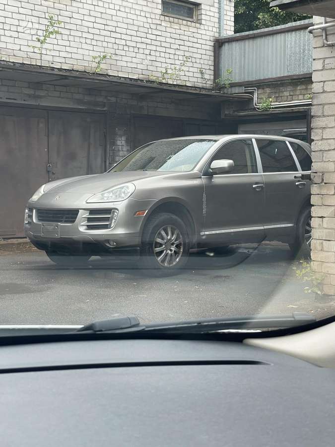 Porsche Cayenne - 1