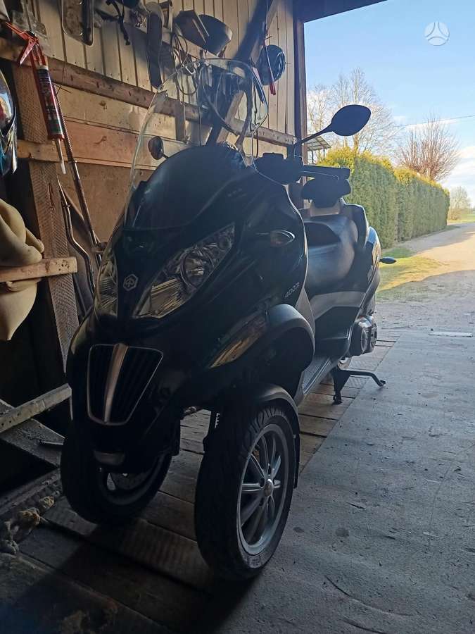 Piaggio MP3 400cc, trikes