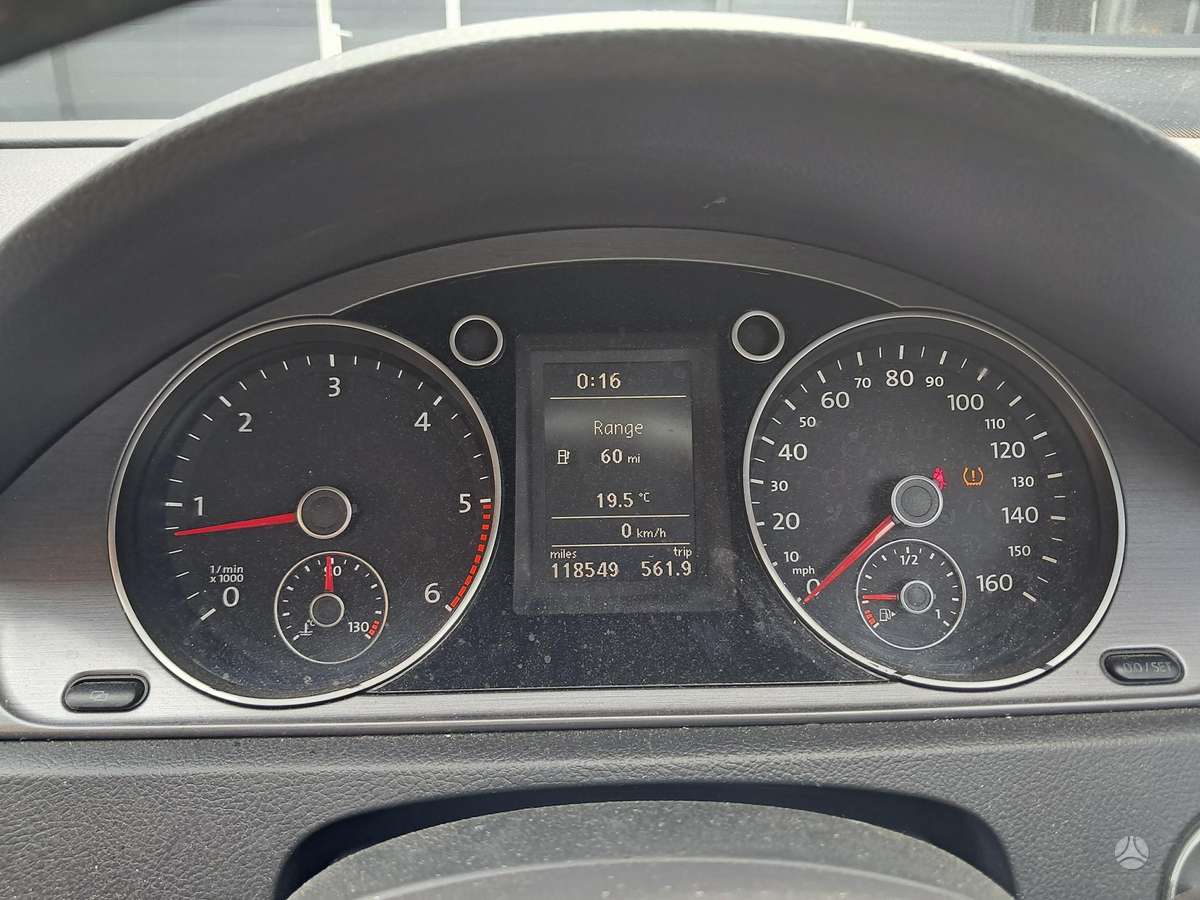 Volkswagen Passat - 12
