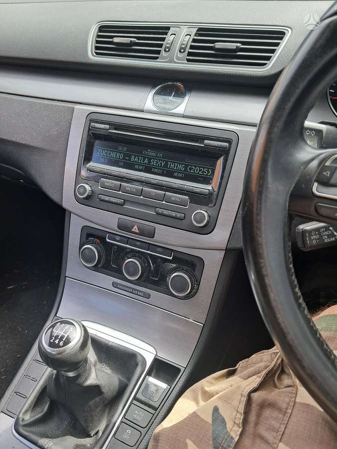 Volkswagen Passat - 11