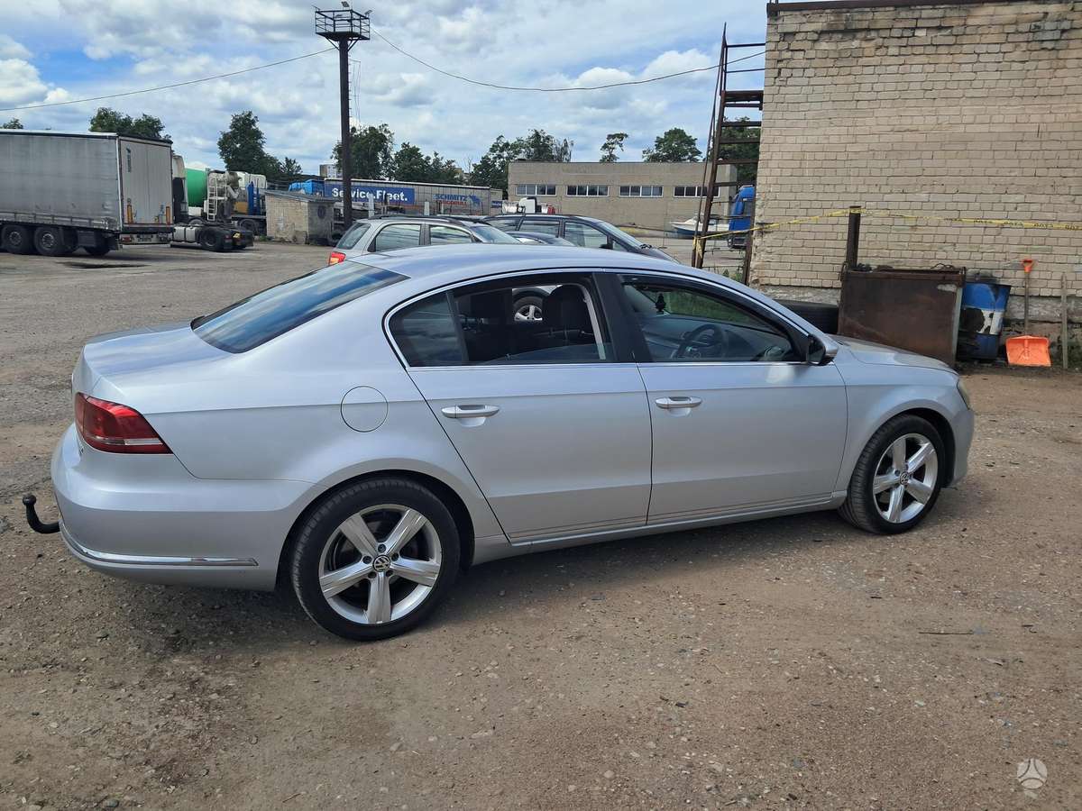 Volkswagen Passat - 2