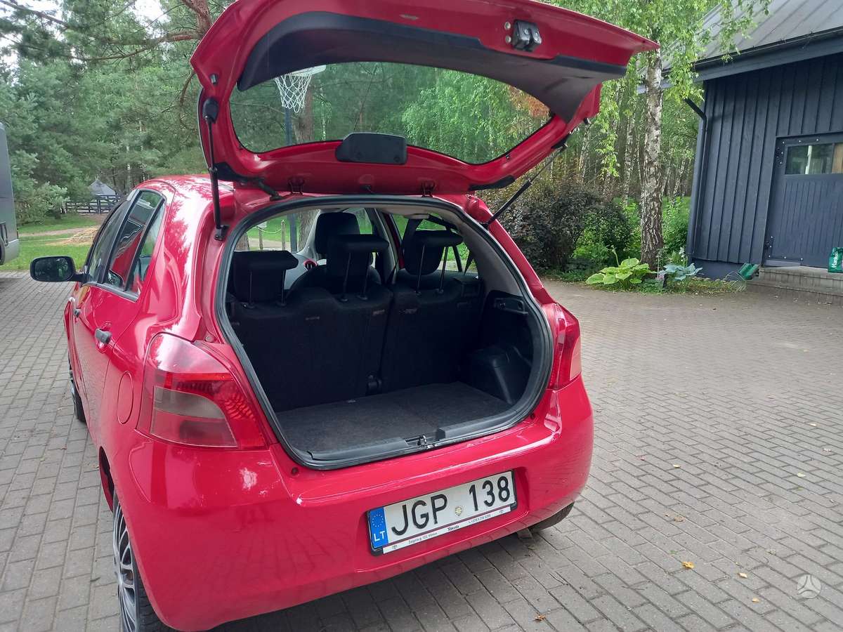 Toyota Yaris - 10