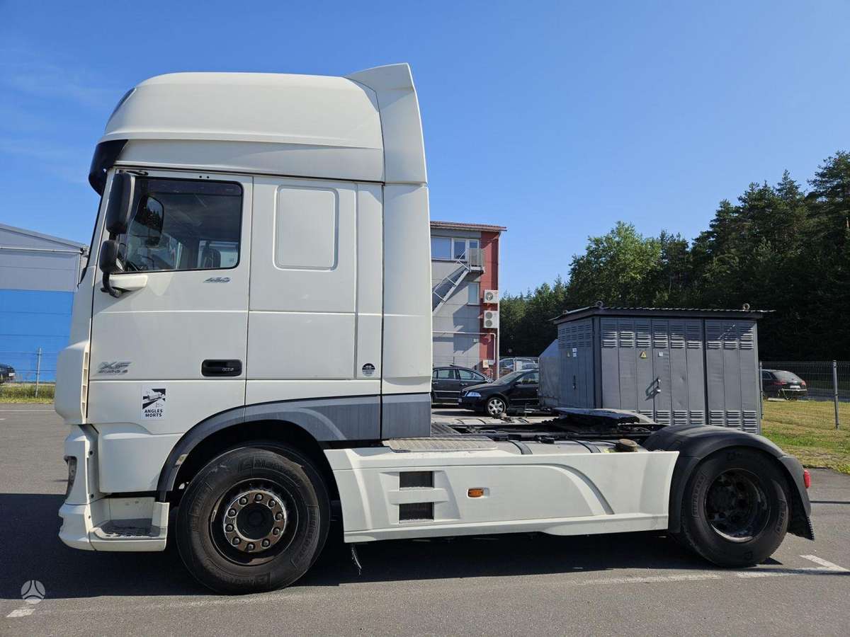 DAF 105 XF460 RETARDER, double sleeper