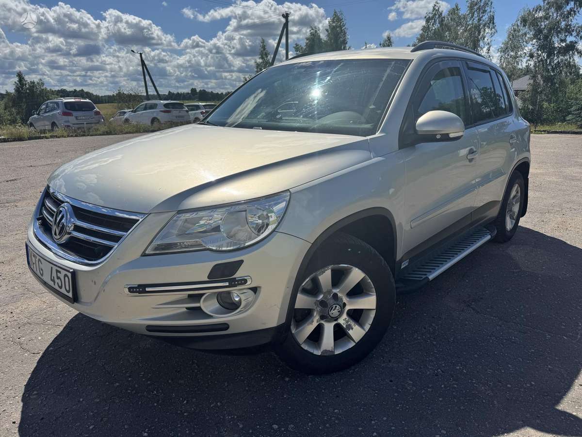 Volkswagen Tiguan - 1