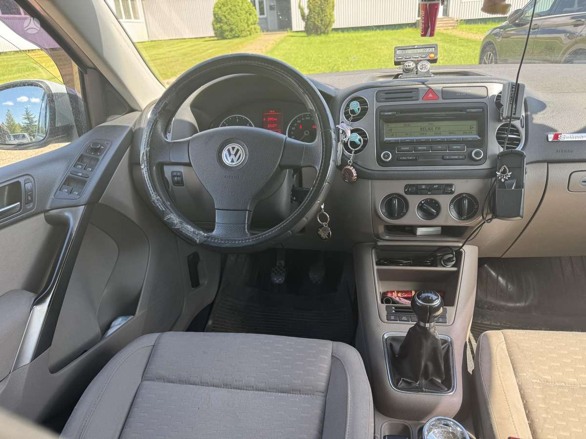 Volkswagen Tiguan - 10