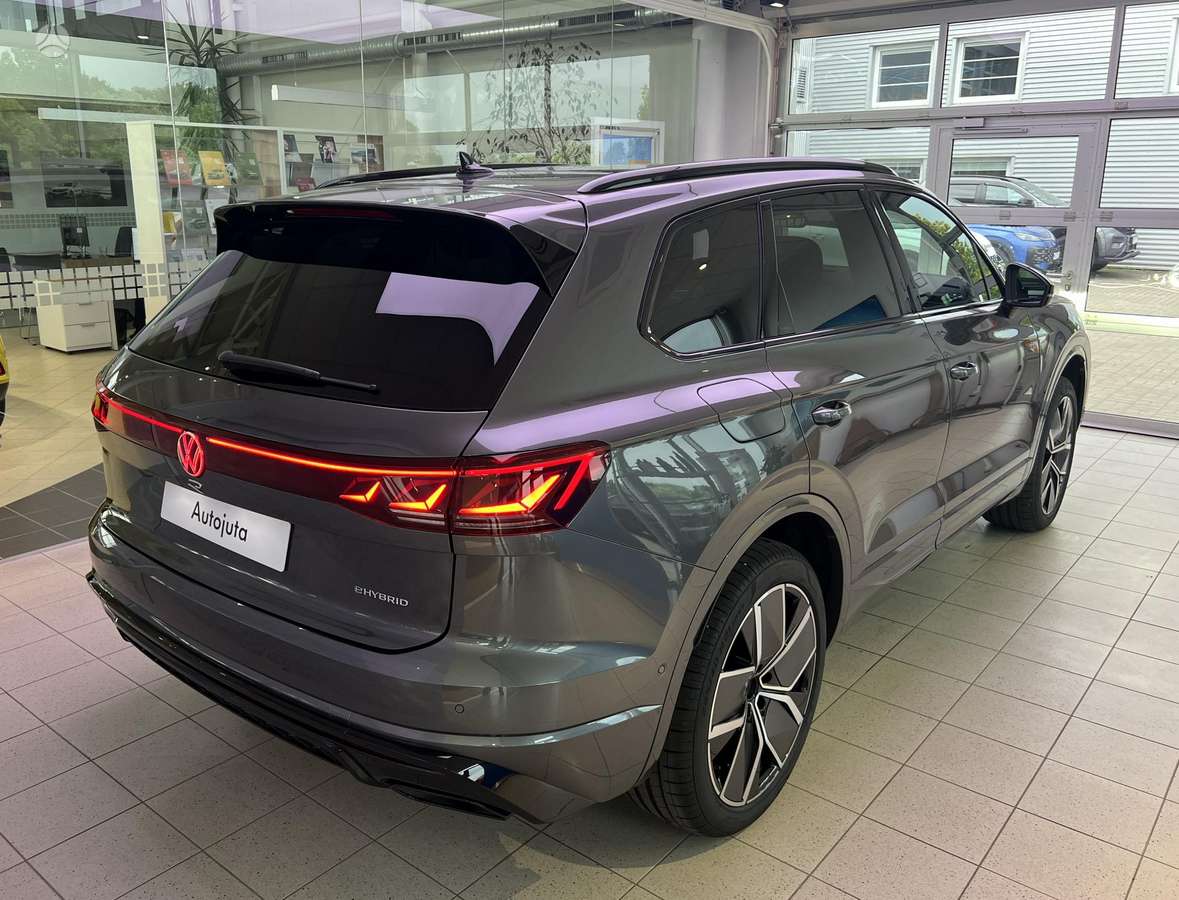 Volkswagen Touareg - 4