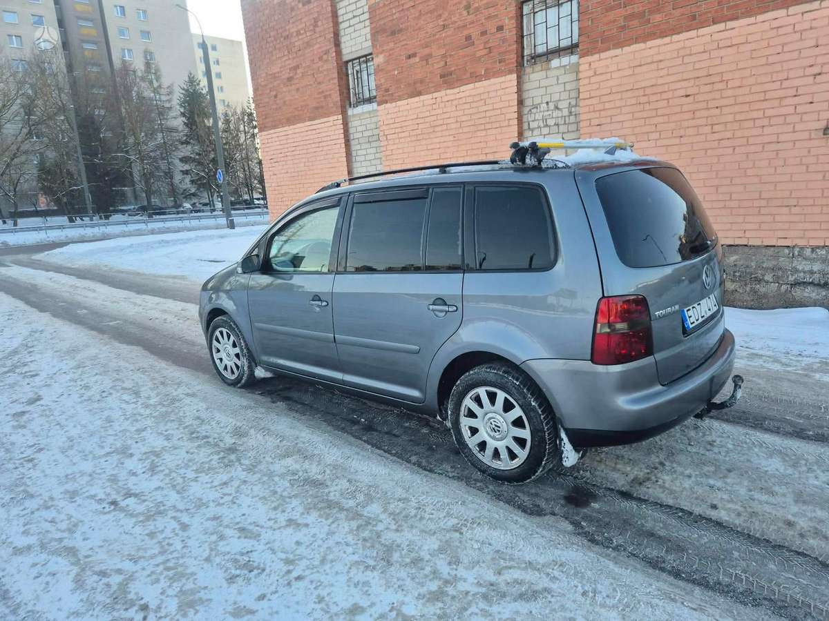 Volkswagen Touran - 1