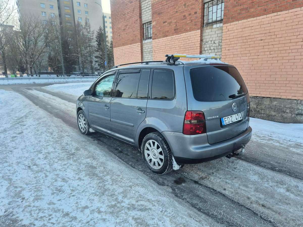 Volkswagen Touran - 2