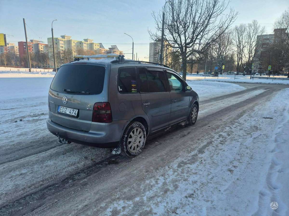 Volkswagen Touran - 8