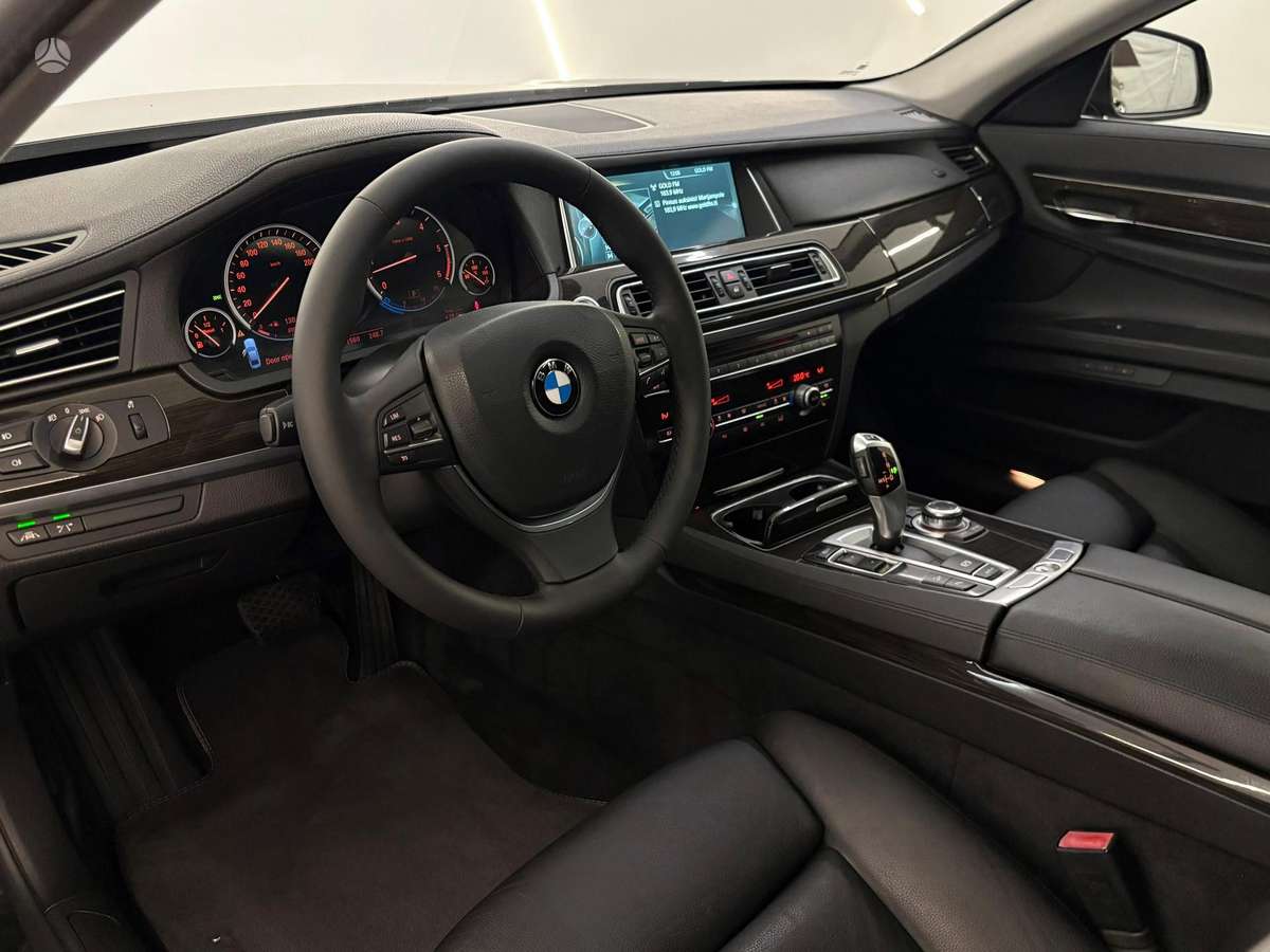 BMW 730, 3.0 l., Седан