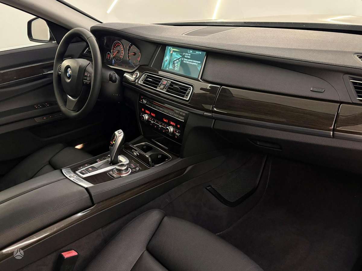 BMW 730, 3.0 l., Седан