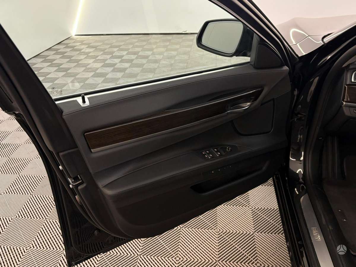 BMW 730, 3.0 l., Седан
