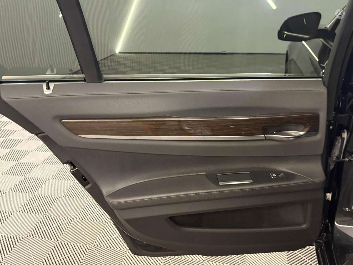BMW 730, 3.0 l., Седан