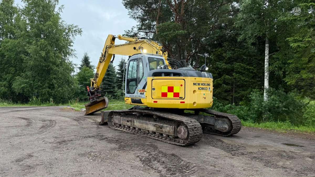 New Holland E235BSR-2, экскаваторы