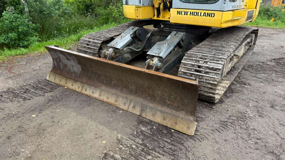 New Holland E235BSR-2, экскаваторы