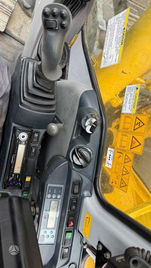 New Holland E235BSR-2, экскаваторы