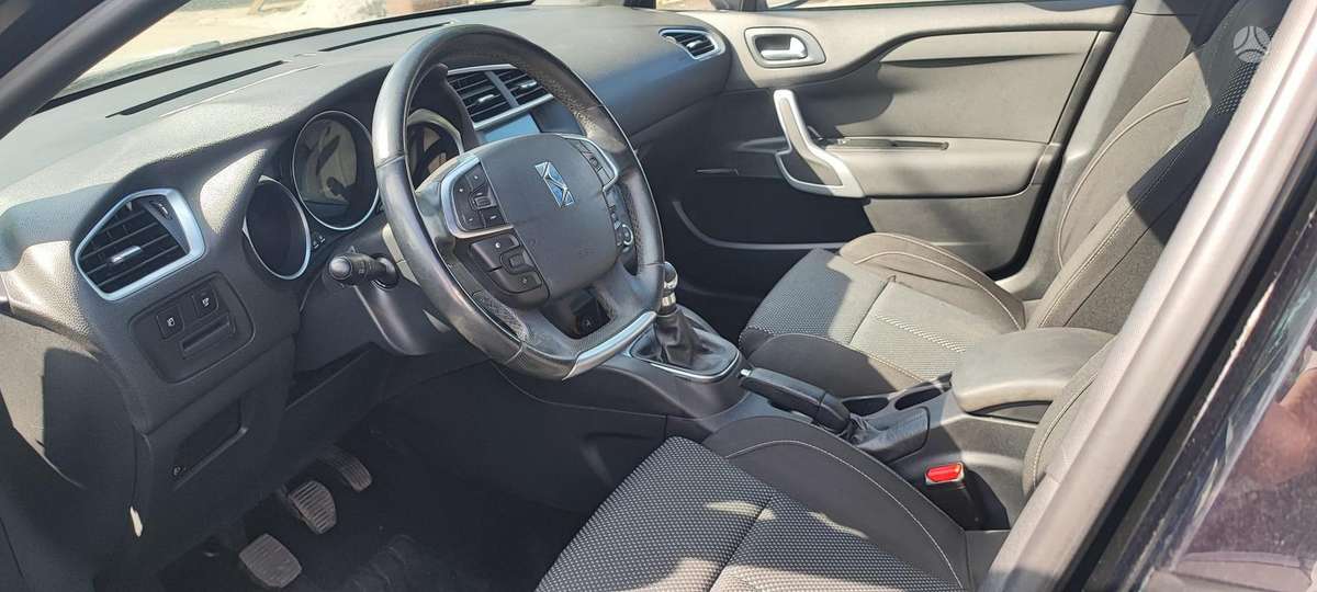 Citroen DS4, 1.6 l., hatchback