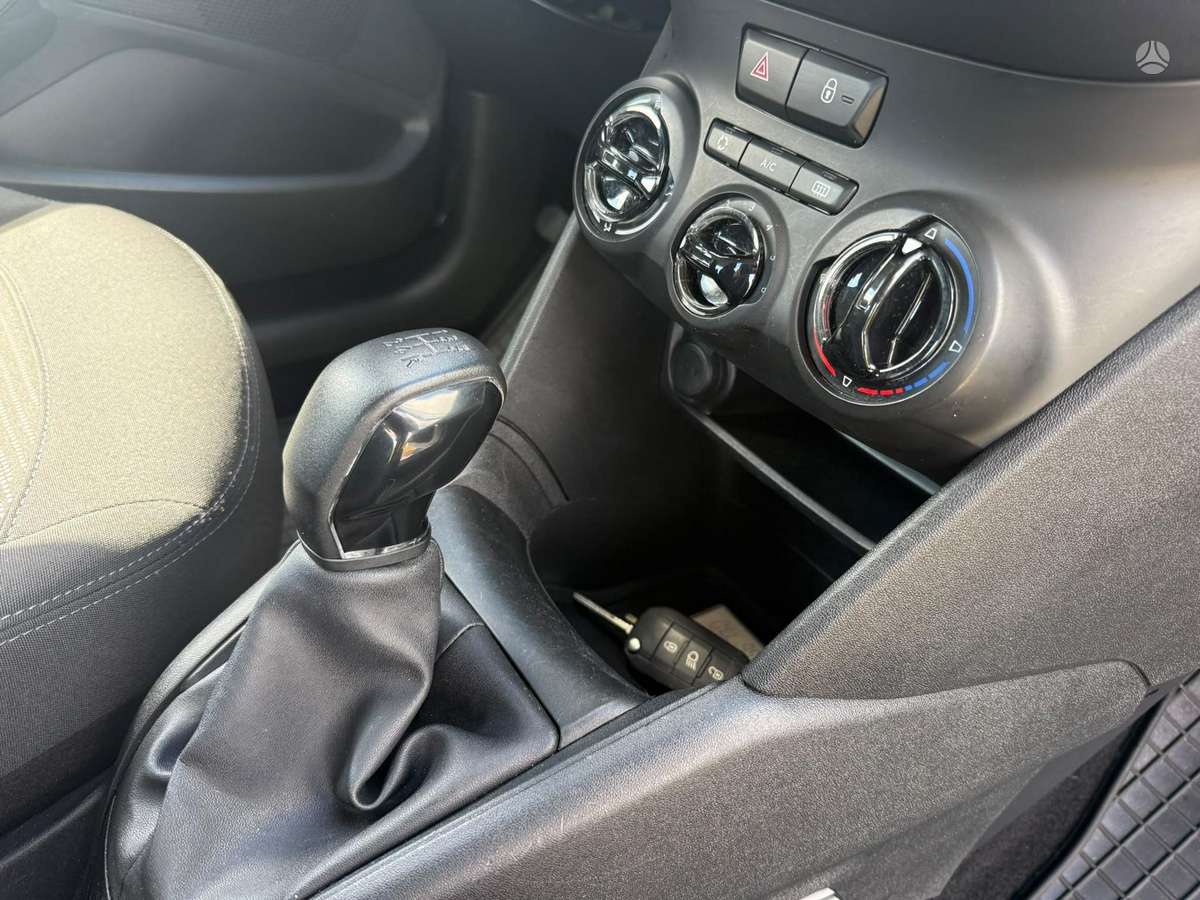 Peugeot 208 - 12