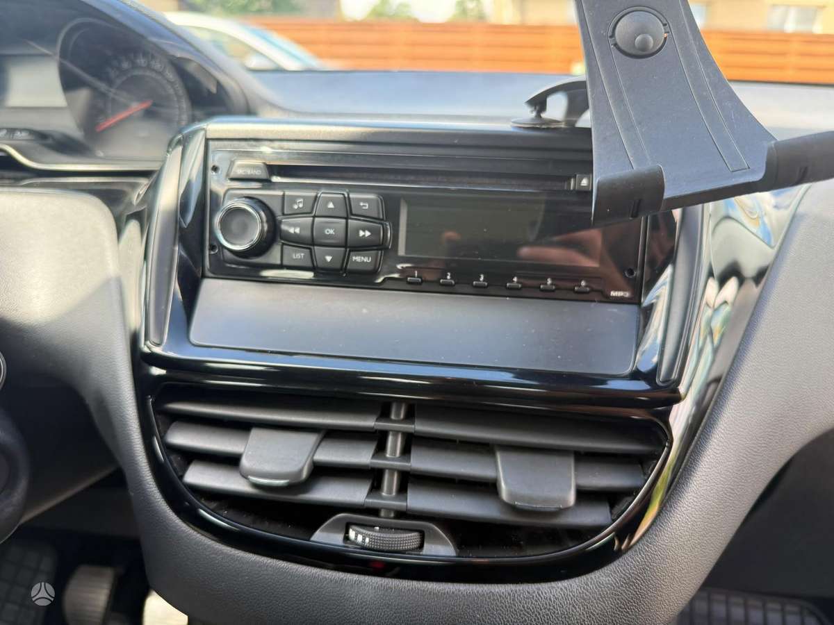 Peugeot 208 - 10